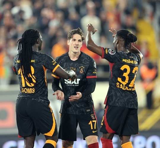 23 yaşındaki İtalyan yıldız, ilk maçında 90+4. dakikada skoru belirledi ve 4-2 yaptı. Galatasaray'da ilk maçında ilk golünü atmış oldu.