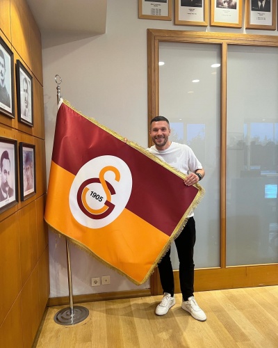 Galatasaray'ın eski futbolcusu Lukas Podolski, Florya’yı ziyaret etti.