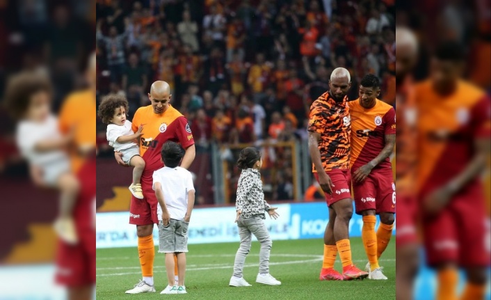 Galatasaray'da maç sonu iki veda geldi!