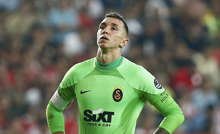 Muslera: "Bunu düşünmeye başladım, karar vereceğim"