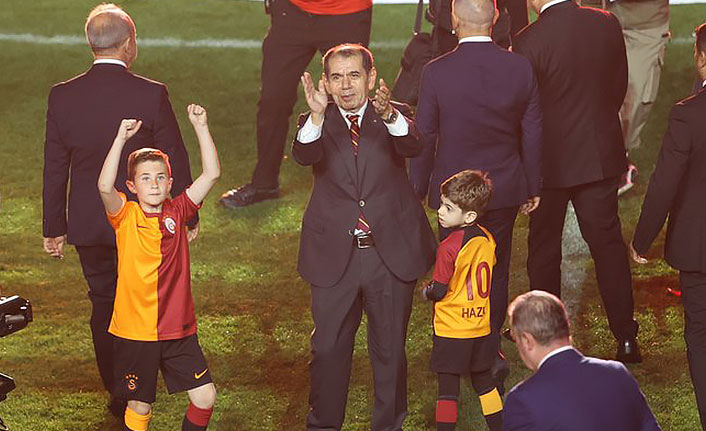 Dursun Özbek: "Galatasaray'da oynaması için çalışıyoruz, bütün gücümüzle peşindeyiz"