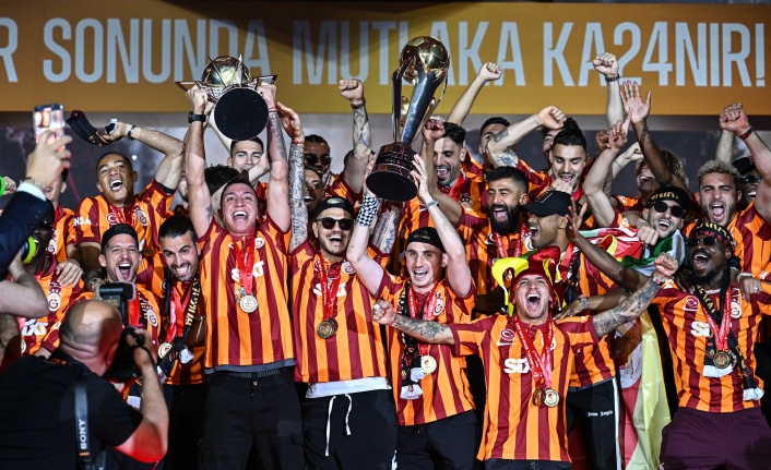 Şampiyon Galatasaray, çifte kupayı kaldırdı!
