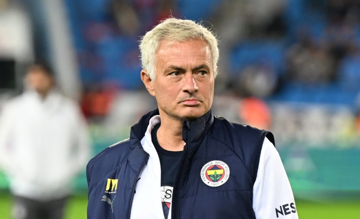 Jose Mourinho, Trabzon'da küfür etti, tribünlere skandal hareketler yaptı!