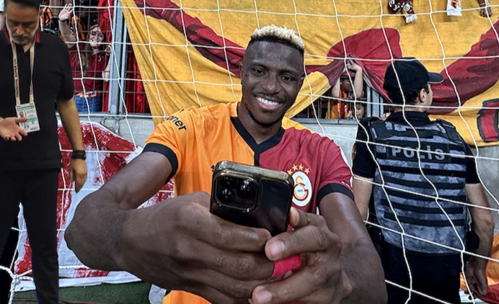 "Osimhen bana çok şey anlattı, Galatasaray'da büyük kupalar kazanmak istiyor, haberler yüzde 100 doğru"