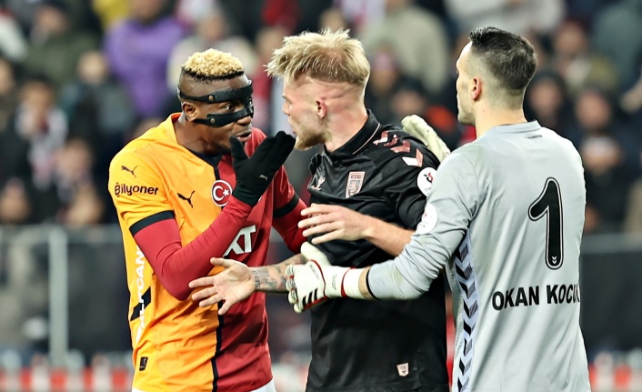 Rick Van Drongelen'den Osimhen cevabı! "Küçük bir kavgamız olmuştu, şakalaşıyorduk"