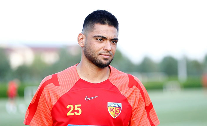 Bilal Bayazit: "Galatasaray maçında penaltı için Muslera'yı gördüğümde yanına gittim, ona söyledim, kafasını eğdi ve..."