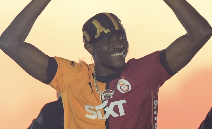 Victor Osimhen'den Galatasaraylı taraftarların "Bizimle kal" tezahüratına cevap geldi!
