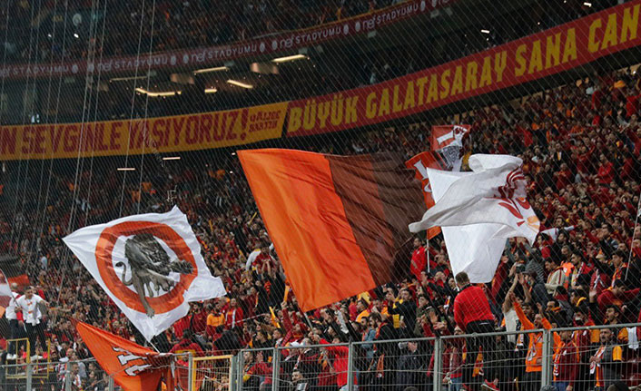 Galatasaray-Fenerbahçe derbisini çılgın milyarder tribünden izledi! Paylaşım yaptı!