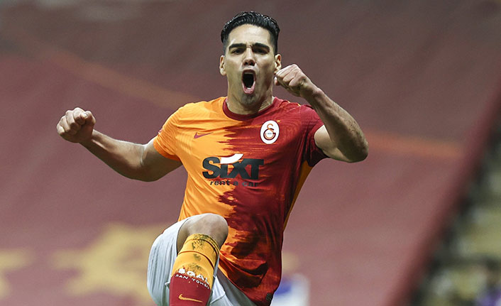 Falcao'dan flaş hamle geldi!