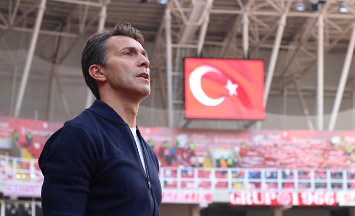 Galatasaray'da flaş teknik direktör gelişmesini açıkladı