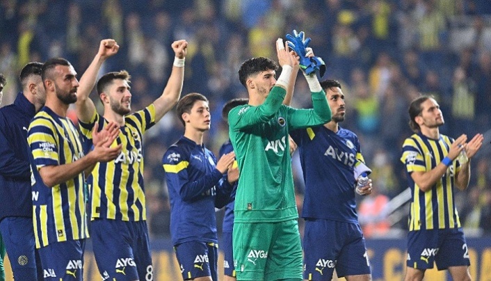 "Ben Galatasaray teknik direktörü olsam, hiç düşünmem ve Fenerbahçe'den hemen alırım"