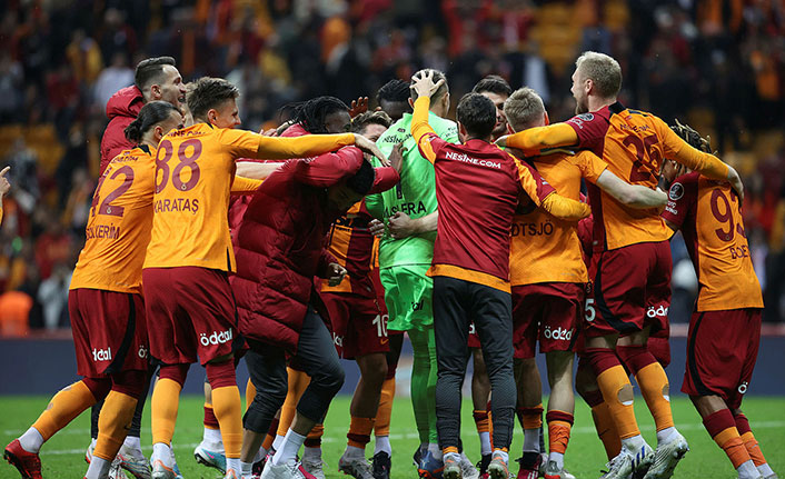 "Arsenal, Galatasaray - Adana Demirspor maçını statta izledi"
