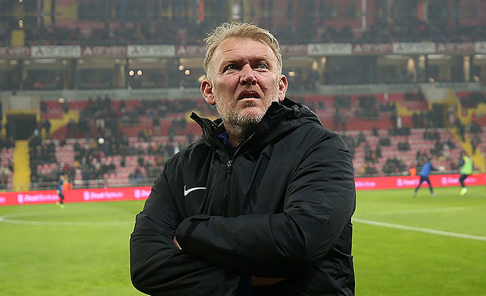 Robert Prosinecki: "Okan Buruk buna izin vermemeli, Beşiktaş 12 kişiyle oynuyor"