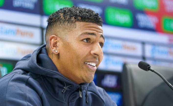 Patrick van Aanholt: "Onunla 200'ün üzerinde maç oynadım, Galatasaray'da fark yaratacak"