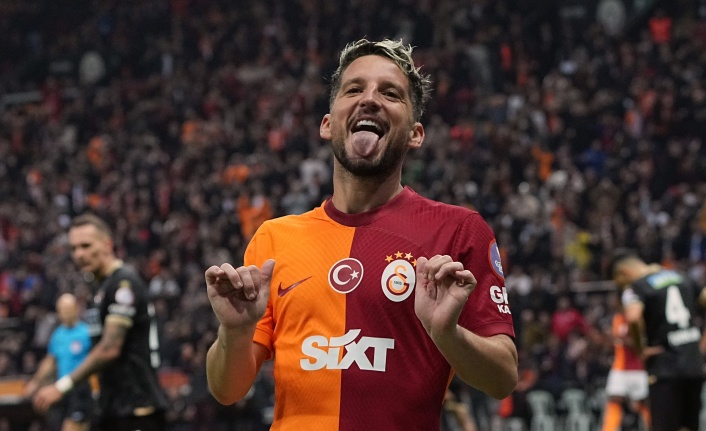 Dries Mertens: "Benimle bu konuyu konuşmak İstanbul'a geldi ve her şeyi net bir şekilde açıkladı"