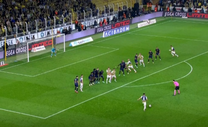 Fenerbahçe'nin ilk golünde kural hatası var! Canlı yayında duyurdu!