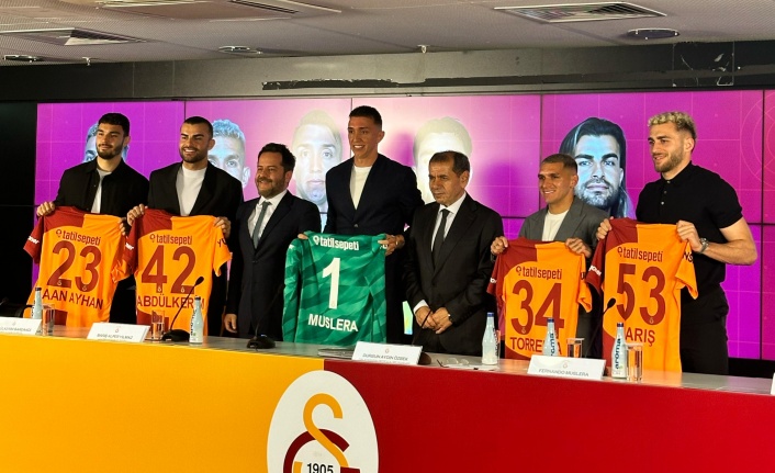 Galatasaray'da 5 imza birden! Şov yapıldı!