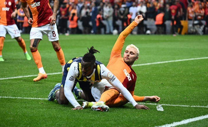 Galatasaray, şampiyonluğu son maça bıraktı!