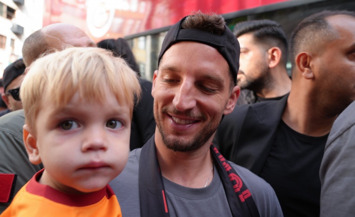 Dries Mertens: "Galatasaray ile sözleşmemi 1 yıl uzatacağım, Ciro'ya bir yer satın aldık ve..."