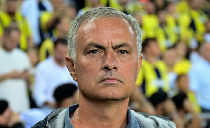 Jose Mourinho, Okan Buruk'u bekleyemedi ve stadı terk etti!