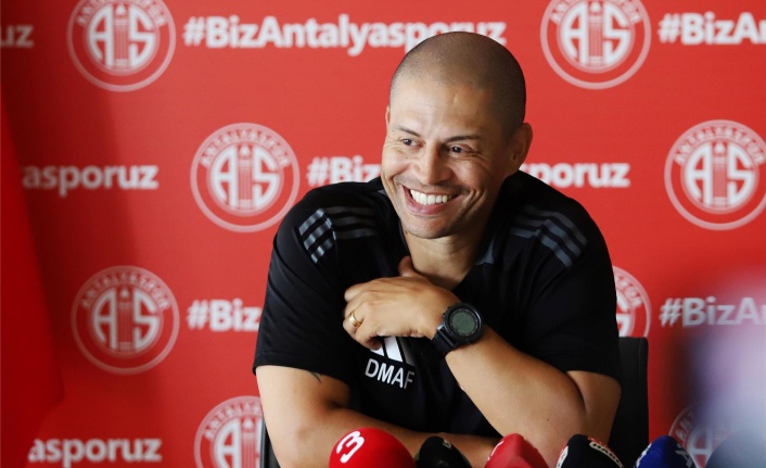 Alex de Souza: "Çocukluğundan beri tanıyorum, Galatasaray'da çok başarılı olacağını biz çoktan biliyorduk"