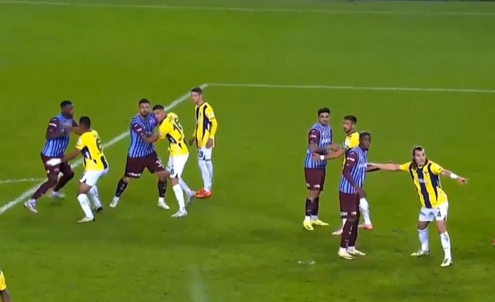 Trabzonspor - Fenerbahçe maçında skandal! Golden önce düdüğü çaldı, iptal etti!