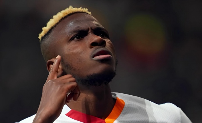 Victor Osimhen için Galatasaray taraftarlarını rahatlatan açıklama geldi! "Resmi olarak yollarını ayırdı"