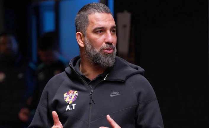 Galatasaray, parlayan iki oyuncu için resmi görüşmelere başladı! Gözler Arda Turan'a çevrildi!