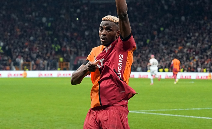 "Osimhen, 'Benim sadece formamı alırsın' dedi, Galatasaray formasını imzalayıp hediye etsin"