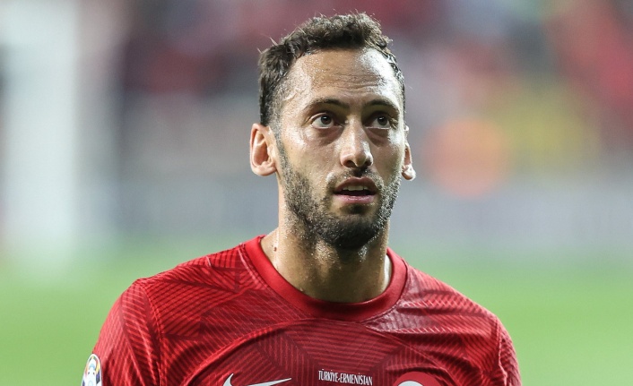 "Hakan Çalhanoğlu, 4 milyon Euro'ya Galatasaray'da oynamayı kabul etmişti, Galatasaray'la buluşması gerçekleşecek"