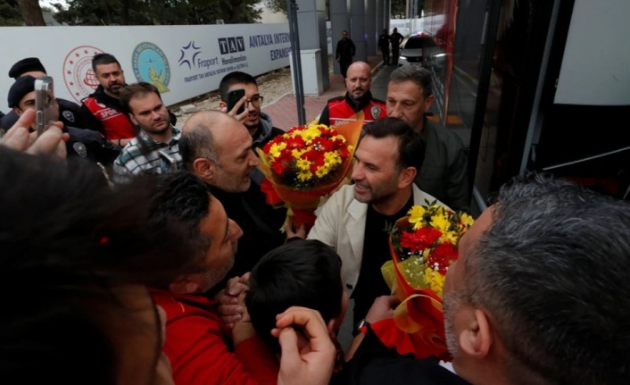 Okan Buruk ile Galatasaraylı taraftar arasında dikkat çeken diyalog