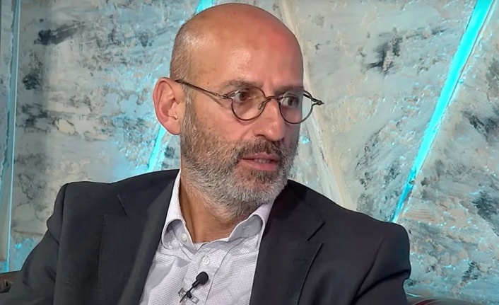 Serhat Ulueren: "Belki de penaltı için VAR'a telefon gitti, Fenerbahçe taraftarı da Galatasaray maçına bakıyor ve artık yemiyor"