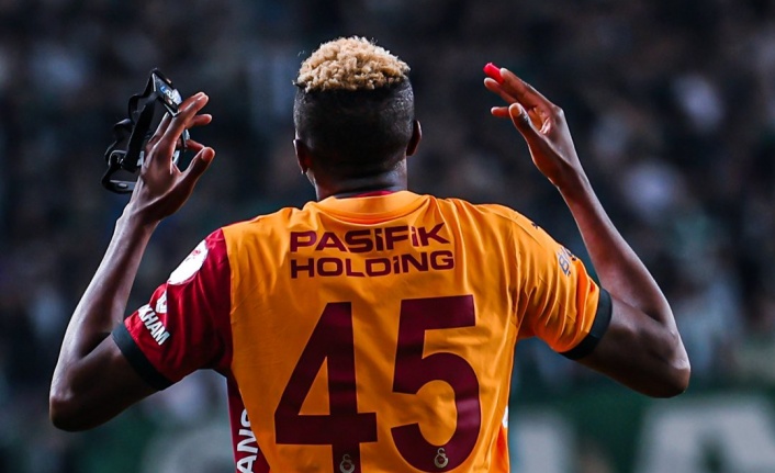 Victor Osimhen, Konya'da maç sonu bir kez daha gönülleri fethetti! Hemen yanına gitti!