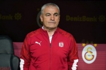 Rıza Çalımbay: "Başkanımız uğraşıyor, gerçekten iyi bir oyuncu, Galatasaray'a bağlı"