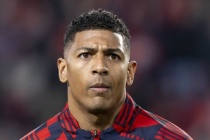 Patrick van Aanholt: "Galatasaray'da antrenör her defasında bana söyledi, canınız sıkılıyor"