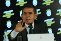 Dursun Özbek: "Galatasaray'da oynamasına çözüm bulmak için kendi aramızda konuşuyoruz"