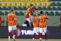 Icardi golü attı, Fenerbahçe sahadan çekildi, Süper Kupa maçı tatil edildi!