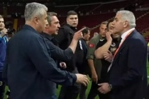 Ali Koç stada geldi, sahaya çıktı, Galatasaraylı ve Fenerbahçeli yöneticiyle kavga etti!