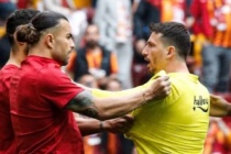Mert Hakan Yandaş, sahayı karıştırdı! Galatasaraylı futbolcular zor tutuldu!