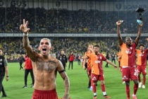 Fenerbahçeli futbolcular bunu da yaptı! Galatasaray maçında hemen sahaya koşmuşlar!