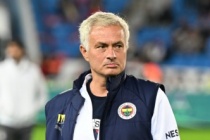 Jose Mourinho, Trabzon'da küfür etti, tribünlere skandal hareketler yaptı!