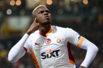 Victor Osimhen, Fenerbahçeli ismi ikna etmek için sık sık görüşüyor! "Galatasaray'a gel"