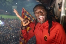 "Bafetimbi Gomis, hastanede Galatasaray'a transfer etmeye çalışmış, 5 yıllık sözleşme için 25 milyon Euro istedi"