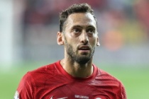 "Hakan Çalhanoğlu, 4 milyon Euro'ya Galatasaray'da oynamayı kabul etmişti, Galatasaray'la buluşması gerçekleşecek"