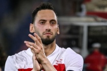 Hakan Çalhanoğlu: "Başkanım bonservisimi alırsanız, sizde oynamak isterim"