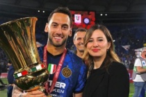 Hakan Çalhanoğlu'nun eşinden flaş paylaşım! "Pişman olma"