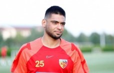 Bilal Bayazit: "Galatasaray maçında penaltı için Muslera'yı gördüğümde yanına gittim, ona söyledim, kafasını eğdi ve..."