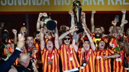 Galatasaray, çifte kupayı kaldırdı!