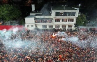 Florya'da şampiyonluk kutlandı, ortalık alev aldı!