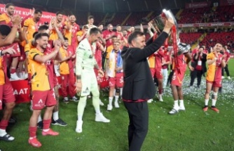 Türkiye Kupası seremonisinde herkesin konuştuğu Galatasaraylı isim belli oldu! İbrahim Hacıosmanoğlu'nun elini sıkmadı!